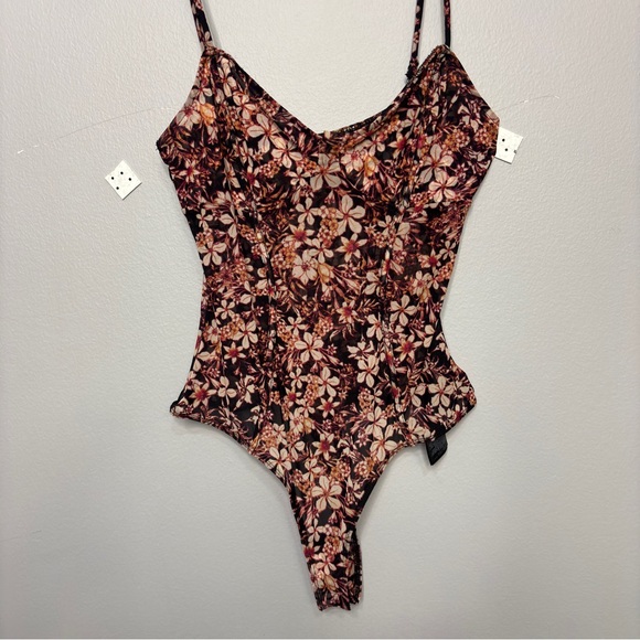 🍄3/$20 Vintage guess Floral bodysuit - Picture 1 of 4